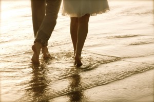 beach-couple-21210-hd-wallpapers