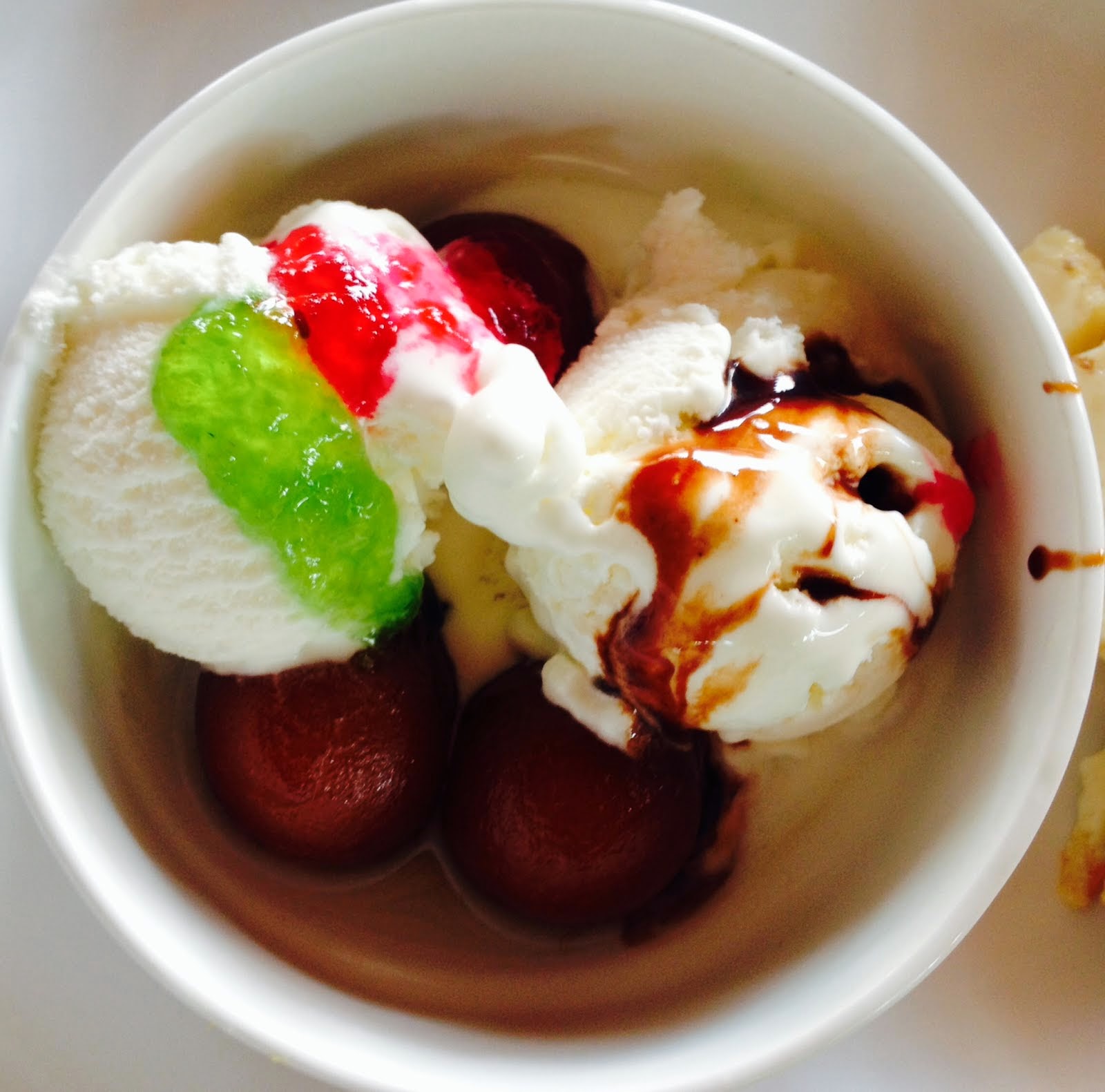 Gulab Jamun With Ice Cream
